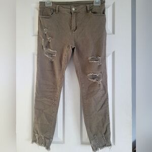 💚 Distressed Jeans